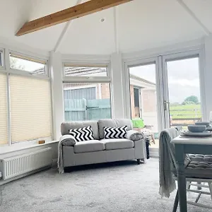Holiday home Field House